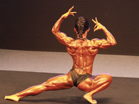 Nữ lực sỹ Việt phô diễn vẻ đẹp hình thể