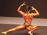 Nữ lực sỹ Việt phô diễn vẻ đẹp hình thể