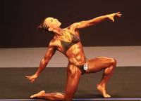 Nữ lực sỹ Việt phô diễn vẻ đẹp hình thể