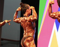 Nữ lực sỹ Việt phô diễn vẻ đẹp hình thể