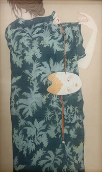 Những cô nàng trút xiêm y trên nền lụa mỏng manh