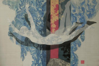 Những cô nàng trút xiêm y trên nền lụa mỏng manh