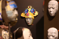 70 chiếc mặt nạ tại triển lãm 