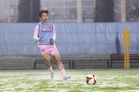 Công Phượng cùng tuyển Việt Nam dầm mưa tập luyện