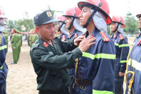 Lễ kỷ niệm 50 năm Ngày giải phóng miền Nam, thống nhất đất nước (30-4-1975/30-4-2025): Lực lượng Công an nhân dân luyện tập để chuẩn bị diễu binh