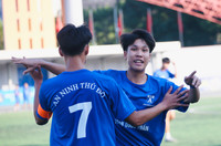 Cựu vô địch thắng áp đảo tân binh tới 11-0