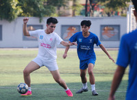 Cựu vô địch thắng áp đảo tân binh tới 11-0