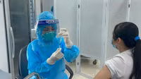 Cập nhật những khung hình về buổi tiêm vaccine Covid-19 đầu tiên tại Hà Nội, Hải Dương sáng 8-3