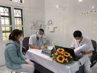 Cập nhật những khung hình về buổi tiêm vaccine Covid-19 đầu tiên tại Hà Nội, Hải Dương sáng 8-3