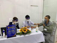 Cập nhật những khung hình về buổi tiêm vaccine Covid-19 đầu tiên tại Hà Nội, Hải Dương sáng 8-3