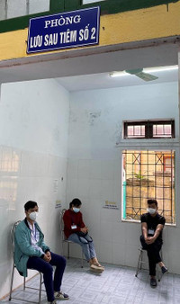 Cập nhật những khung hình về buổi tiêm vaccine Covid-19 đầu tiên tại Hà Nội, Hải Dương sáng 8-3