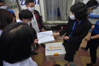 Cập nhật những khung hình về buổi tiêm vaccine Covid-19 đầu tiên tại Hà Nội, Hải Dương sáng 8-3