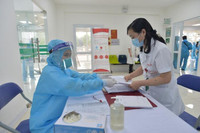 Cập nhật những khung hình về buổi tiêm vaccine Covid-19 đầu tiên tại Hà Nội, Hải Dương sáng 8-3