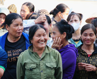 Nghĩa đồng bào và những nụ cười giúp vơi nỗi lo sau bão