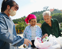 Nghĩa đồng bào và những nụ cười giúp vơi nỗi lo sau bão