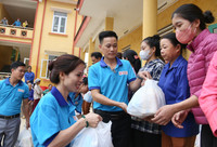 Nghĩa đồng bào và những nụ cười giúp vơi nỗi lo sau bão