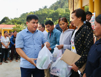 Nghĩa đồng bào và những nụ cười giúp vơi nỗi lo sau bão