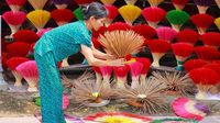 Nét đẹp rực rỡ của làng hương trầm trăm năm tuổi xứ Huế 