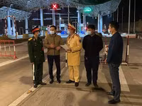 Những mảnh ghép đầy cảm xúc trong bức tranh chống Covid-19 tại tâm dịch Hải Dương và Quảng Ninh