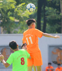 Hình ảnh loạt trận khai màn giải bóng đá học sinh THPT Hà Nội 2025