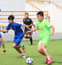 Hình ảnh loạt trận khai màn giải bóng đá học sinh THPT Hà Nội 2025