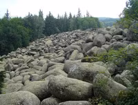 Dòng sông đá kỳ lạ, suốt nghìn năm không giọt nước vẫn nghe tiếng róc rách