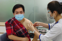 Những chiến sĩ Công an Thủ đô đầu tiên tiêm vaccine phòng dịch Covid-19 
