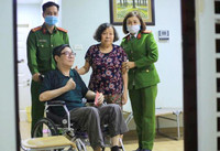 Hình ảnh đẹp của Công an Thủ đô cấp căn cước cho công dân