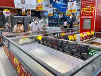 Hà Nội: Người dân lại đổ dồn đi mua lương thực, thực phẩm tích trữ
