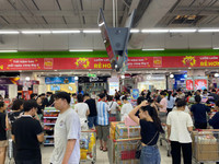 Hà Nội: Người dân lại đổ dồn đi mua lương thực, thực phẩm tích trữ