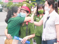 Những “bông hồng thép” xung phong vào tuyến đầu chống dịch