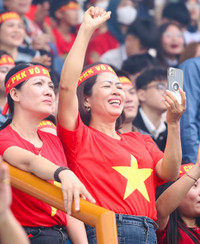 Fan nữ hâm nóng trận chung kết mùa giải 2023