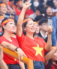 Fan nữ hâm nóng trận chung kết mùa giải 2023