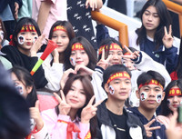 Fan nữ hâm nóng trận chung kết mùa giải 2023