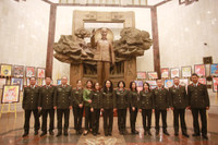 Hình ảnh đẹp về người chiến sĩ Công an nhân dân qua những bức tranh cổ động