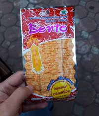 Thực phẩm bẩn “bủa vây” cổng trường học