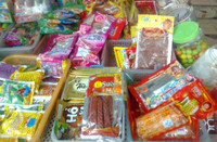 Thực phẩm bẩn “bủa vây” cổng trường học