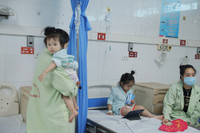 Khu cách ly Bệnh viện Thanh Nhàn: Số ca Covid-19 tăng trở lại, cả trẻ em và người già