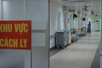Khu cách ly Bệnh viện Thanh Nhàn: Số ca Covid-19 tăng trở lại, cả trẻ em và người già