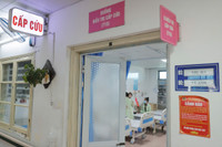 Khu cách ly Bệnh viện Thanh Nhàn: Số ca Covid-19 tăng trở lại, cả trẻ em và người già