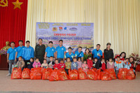 Công an Thủ đô với hành trình “Xuân biên cương - Nâng bước em đến trường”