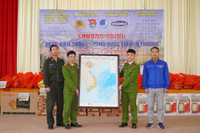 Công an Thủ đô với hành trình “Xuân biên cương - Nâng bước em đến trường”