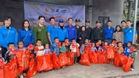 Công an Thủ đô với hành trình “Xuân biên cương - Nâng bước em đến trường”
