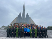 Công an Thủ đô với hành trình “Xuân biên cương - Nâng bước em đến trường”