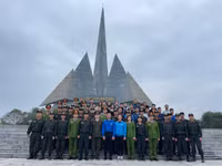 Công an Thủ đô với hành trình “Xuân biên cương - Nâng bước em đến trường”