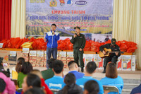 Công an Thủ đô với hành trình “Xuân biên cương - Nâng bước em đến trường”