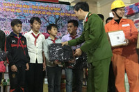 Những người lính cứu hỏa mang hơi ấm đến vùng cao