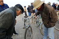 Trong vòng quay hoài niệm ở cái lạnh thấu xương bên hồ Tây