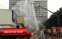 Hàng trăm công nhân tham gia diễn tập cứu nạn, cứu hộ đám cháy tại kho xưởng