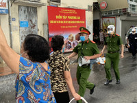 Xử lý tình huống giả định cháy, do đối tượng xấu dùng xăng đốt